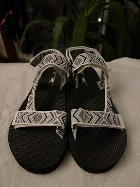 Black Footbed Sandals with White & Gray Geometric Straps